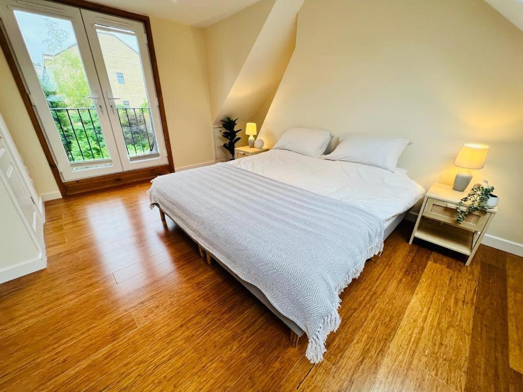 Family Home In Hampshire - Sleeps Up To 9 People With 3 Parking Spaces Winchester Exterior foto