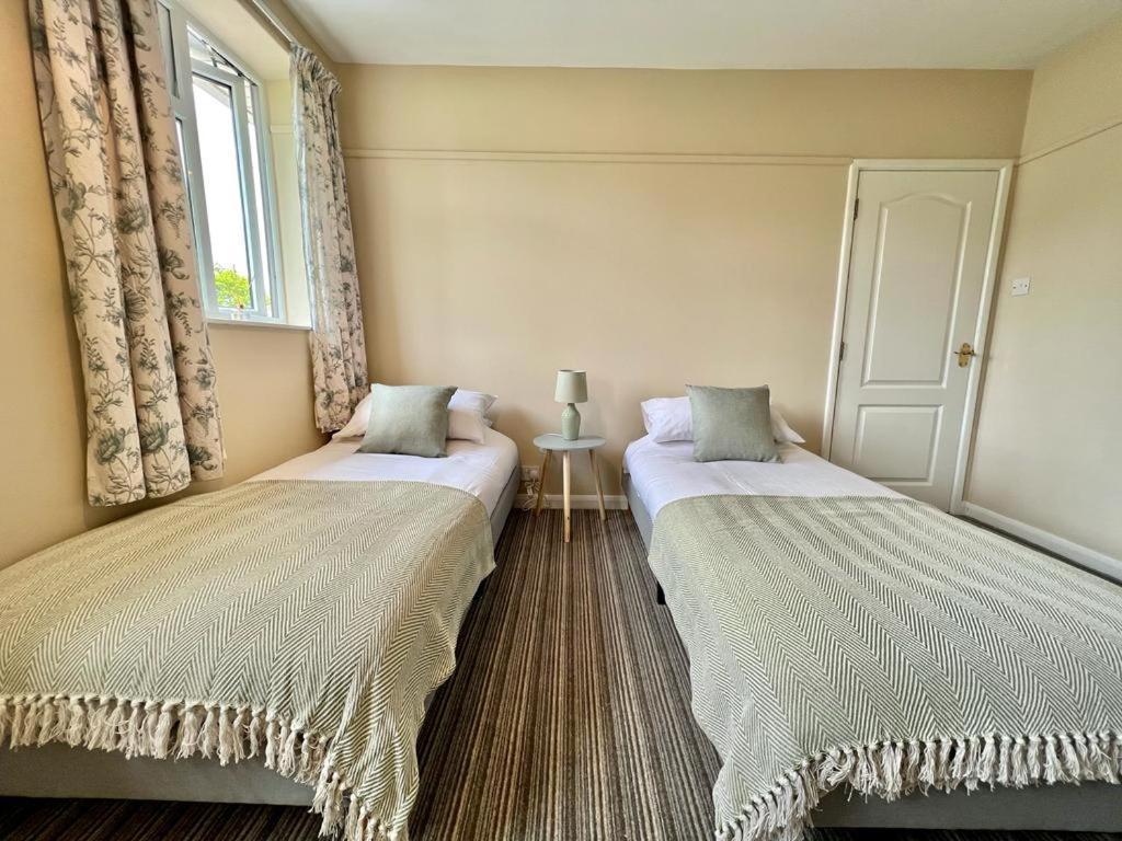 Family Home In Hampshire - Sleeps Up To 9 People With 3 Parking Spaces Winchester Exterior foto